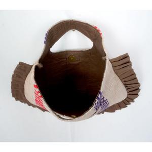 Offres incroyables sur des sacs de luxe pour femmes, sac messager en coton kantha fait main avec fermeture magnétique, fabriqué au Rajasthan. - Product Image 3