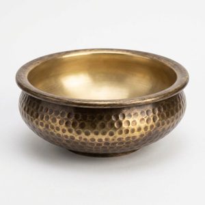 Cuenco Urli de Latón Antiguo Hecho a Mano de 24 cm, Martillado y Forjado, para Decoración del Hogar, Hoteles, Bodas o como Regalo de Mesa, India - Product Image 3