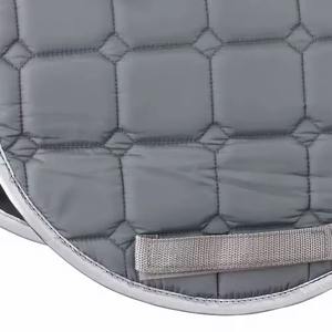 Nouveauté : tapis de selle en cuir de style anglais, durables, imperméables, personnalisables, spécifiques aux chevaux de course, fabriqués au Pakistan - Product Image 3