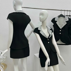 Conjunto de Blazer Negro Tejido para Mujer con Cuello Peter Pan de Encaje, Manga Corta, Botones Fruncidos, Estilo Casual, por Encima de la Rodilla, Color Liso, para Primavera y Verano - Product Image 1