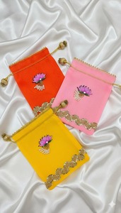 Sacs Potli Artisanaux Écologiques Festifs avec Ornements Lotus, Pochettes d'Emballage Cadeau Ethniques pour Mariages, Fruits Secs et Noix, Style Indien - Product Image 3