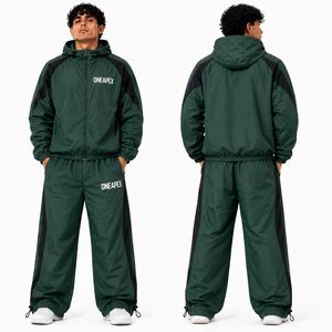 Conjunto Deportivo para Hombre, Chaqueta Cortavientos con Capucha Verde Oscuro, Pantalones Jogger de Nailon Ligero, Ropa Deportiva Personalizada - Product Image 2
