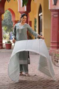 Costumes non cousus SAFAA MUZANA - Product Image 3