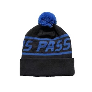 Gorro de Lana Personalizado con Diseño Jacquard, Logotipo Bordado, Parche y Pompón, con Forro de Satén - Product Image 3