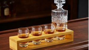 Support en bois de qualité supérieure pour verres, organisateur élégant et raffiné, parfait pour la présentation sur comptoir ou table de cuisine - Product Image 3