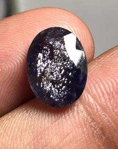 Iolite pierre de soleil facettée naturelle bleue chatoyante, coupe ovale. - Product Image 1