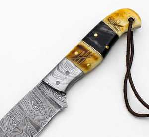 Cuchillo hecho a mano con hoja de acero de Damasco y mango de hueso de camello, tipo Drop Point, para uso general. - Product Image 3