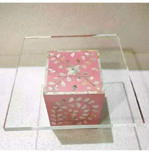 Soporte redondo de acrílico de lujo hecho a mano para tartas con base de madera con incrustaciones de madreperla, herramientas llamativas para tartas Eid Ramadan - Product Image 3