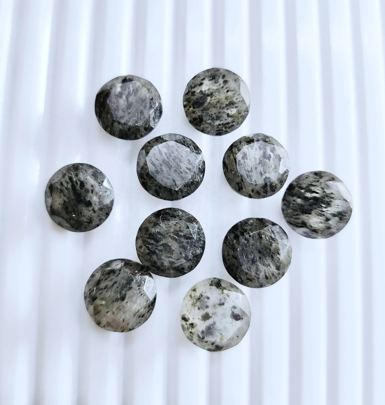 Identique à l'image