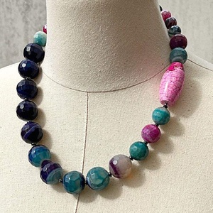 Collier en résine HEMA de luxe, pendentif en cristal brillant fait à la main, bijoux élégants et modernes pour femmes, amour personnalisable, haute qualité, unique - Product Image 5