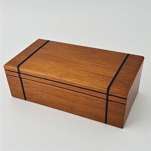 Estuche de viaje compacto premium para cigarros, hecho de madera, diseñado para un fácil manejo y una protección elegante de los cigarros. - Product Image 6