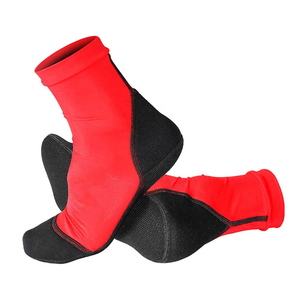 Chaussettes de sport aquatiques unisexes en néoprène, style tendance, haute performance, avec points antidérapants en silicone de 3 mm - Product Image 3
