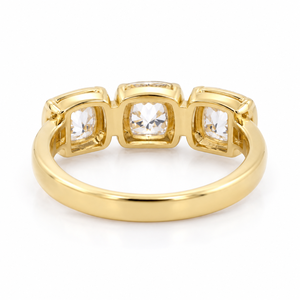 Bague de mariage classique pour femme en or jaune plaqué 10K, sertie de trois pierres moissanite en forme de coussin, demi-sertie, cadeau d'anniversaire - Product Image 5