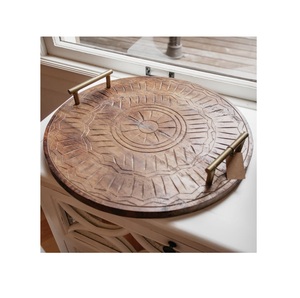 Bandeja Redonda de Madera Tallada a Mano con Asas de Latón Antiguo, Plato Decorativo Rústico de Madera de Mango con Diseño Tribal Geométrico - Product Image 3