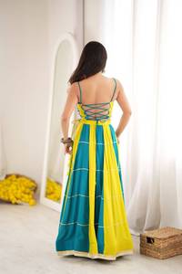 Ensemble Lehenga traditionnel indien pour femme en rayonne, jaune et turquoise, avec dentelle Gota Patti, longueur ras du sol, tenue de soirée, coupe classique, style estival - Product Image 3