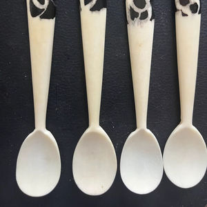 Cuchara de Hueso de Búfalo Hecha a Mano de Primera Calidad, Acabado Tradicional Pulido, 5 mm de Grosor, Duradera, Ecológica, para Hotel - Product Image 1