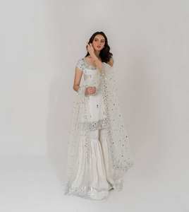 VISHNU K DESIGNS Traje Sharara para Mujer, Top con Bordado de Lentejuelas en Georgette Foux, Trabajo a Mano, Moderno, para Fiestas, Todas las Temporadas - Product Image 1