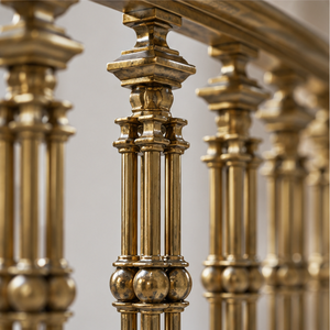Rampe d'escalier en colonne cannelée en bronze avec balustres ornementaux pour grandes villas, hôtels et intérieurs - Product Image 2
