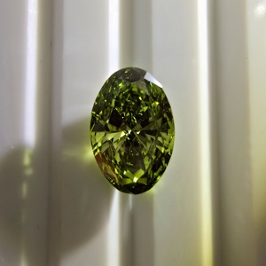 Diamante Cultivado en Laboratorio, Corte Oval Brillante, 2CT, Verde Intenso, Certificado IGI, VS2, Diamante Suelto - Product Image 2