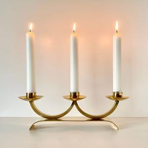 Nuevo Portavelas Metálico Hecho a Mano con Acabado Dorado de Diseño Premium y Estilo Lujoso para Decoración del Hogar - Product Image 1