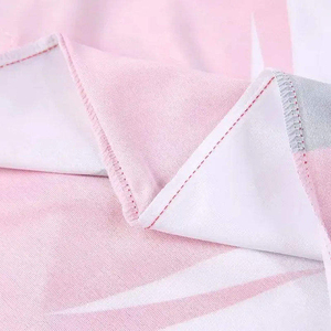 Vestido de Tenis sin Mangas para Mujer, Estampado Geométrico Rojo, Blanco y Negro, Ropa Deportiva Sublimada que Absorbe la Humedad, Corte Regular - Product Image 3