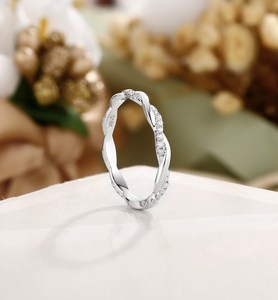 Bague de mariage torsadée en argent sterling 925 plaqué rhodium avec moissanite taille ronde, motif corde, cadeau pour anniversaires et événements spéciaux - Product Image 1