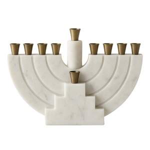 Menorá de Hanukkah moderna de mármol blanco con arco curvo, elegante candelabro navideño, decoración judía de piedra artesanal de lujo, tendencia premium - Product Image 1