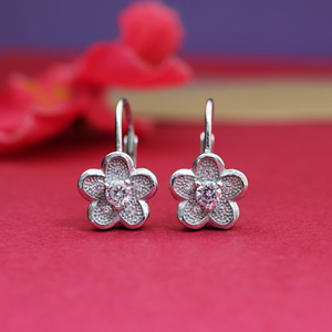 Boucles d'oreilles pendantes en argent sterling 925, motif fleur, pour femmes et filles, à porter pour les occasions spéciales. - Product Image 3