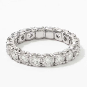 Anillo de Eternidad Completo de Diamantes en Oro Blanco de 14K de Diseño, Adornado con Diamantes Redondos Cultivados en Laboratorio de 1.60ct, Joyería Nupcial - Product Image 1