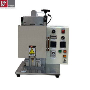 Máquina de moldeo de baja presión Mini para protección de arnés de cableado automotriz - Product Image 6