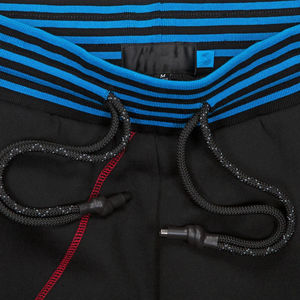 กางเกงขาสั้นผู้ชายผ้าโพลีเอสเตอร์คุณภาพสูง ดีไซน์ใหม่ ออกแบบโลโก้ได้ตามต้องการ ขายส่ง คุณภาพระดับมืออาชีพ ผลิตโดยผู้ผลิตกางเกงขาสั้นออกกำลังกายสำหรับผู้ชาย - Product Image 6