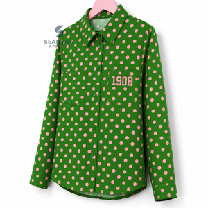 Camisa Formal de Negocios con Botones Alpha Kappa Alpha Sorority, Camisa de Vestir con Cuello y Botones Delanteros con Estampado de Puntos para Mujer - Product Image 2