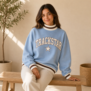 เสื้อสเวตเชิ้ตผู้หญิงคอเต่าสีน้ำเงินอมน้ำตาล ยี่ห้อ Trackstar ลายดาวสีงาช้าง พร้อมโลโก้สั่งทำ ป้ายแบรนด์ส่วนตัว ขายส่ง - Product Image 1