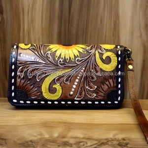 Nouveau Design Sculpture Main Usiné Portefeuille Embrayage Élégant En Cuir Véritable Nouveau Design Portefeuille Multi Utilisations Western Portefeuilles En Cuir - Product Image 1