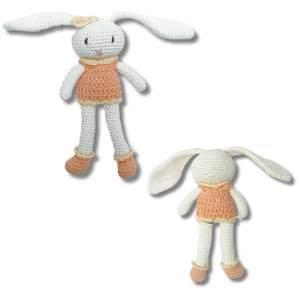 Proveedor de Juguetes de Peluche de Conejito Valerie Hechos a Mano con Diseño de Fresa, Muñeca de Algodón Suave Hecha a Mano en Indonesia - Product Image 1