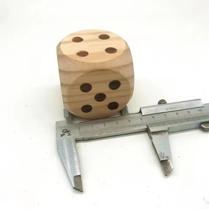Juego de Dados de Madera con Acabado Natural, Tallados a Mano, Forma de Cubo, Decoración de Mesa, Opciones de Tamaño Personalizadas, Artículo Artesanal - Product Image 2