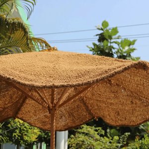 Parasol en fibre de coco pour l'extérieur, idéal pour les centres de villégiature en bord de mer, parasols de terrasse à prix avantageux - Product Image 4