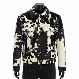Chaqueta de mezclilla para hombre, negra y blanca, de piel de vaca con pelo, cuello vuelto, informal, gruesa, con estampado animal, corte regular, impermeable y transpirable - Product Image 1