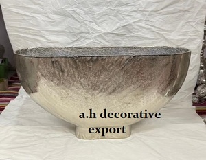 Footed metal decorative planters Artisan hammered aluminum decor pedestal Garden Vase Home Decorative Flower Planter for Sale - Product Image 3