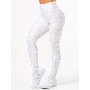 Conjunto deportivo para mujer hecho con materiales que absorben la humedad para mayor transpirabilidad, comodidad y rendimiento confiable. - Product Image 5