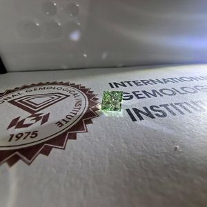Diamant de laboratoire vert de qualité supérieure, taille princesse, pierre lâche certifiée IGI, haute clarté, pour la fabrication de bijoux - Product Image 1