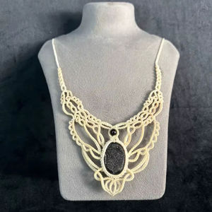 Collier pendentif en macramé fait main avec perles, design papillon tendance, style bohème naturel, cordon en cuivre réglable, bijoux de guérison bouddhiste - Product Image 1