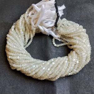 Cuentas facetadas de piedra lunar blanca natural AAA de 13.5 pulgadas, cuentas de piedra lunar blanca de 4 mm para la fabricación de joyas y manualidades - Product Image 1