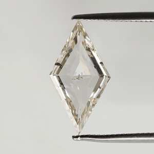 Diamante cultivado en laboratorio con corte romboide VVS para la fabricación de anillos de compromiso, certificado por IGI, fabricante de diamantes sueltos de lujo de la India. - Product Image 2