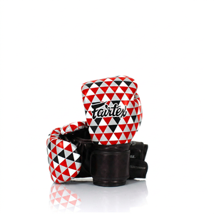 นวมชกมวยหนังลายพิมพ์บลูไดมอนด์ Fairtex ขนาด 12 ออนซ์ แบบรัดสายรัดข้อมือ สำหรับฝึกซ้อมและต่อยมวยสำหรับผู้ใหญ่ - Product Image 3