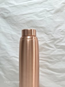 Bouteille d'eau en cuivre pur de qualité supérieure 1000 ml – Récipient en cuivre pur pour les bienfaits ayurvédiques – Anti-fuite – Gourde pour yoga, gym et sport - Product Image 4