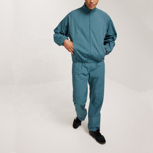 Conjunto Deportivo Personalizado con Chaqueta y Pantalones Cortavientos con Cierre, Ropa Deportiva Ligera de Dos Piezas para Correr, Venta al Por Mayor - Product Image 2