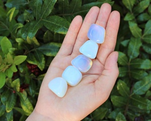 Wholesale White Opalite Tumbled Stones 15-30mm Beautifully Polished Natural Crystals Feng Shui Mascot Home Decor Art - Product Image 4