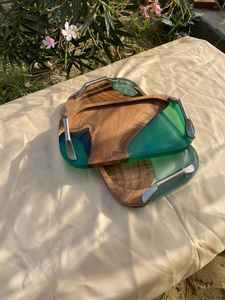 Bandeja de Servir de Resina y Madera de Nogal, Bandeja Decorativa Personalizada con Asas, Regalo de Inauguración de Casa, Tema de Playa, Bandeja de Servir Hecha a Mano - Product Image 4