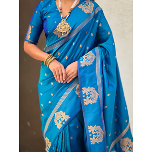 Sari Tradicional de Seda Suave Azul con Bordado Zari, Elegante Vestido de Novia - Product Image 2